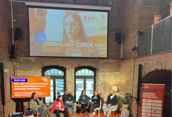hierbleiben JOBEVENT - der Lebenslauf-Check bei Expert