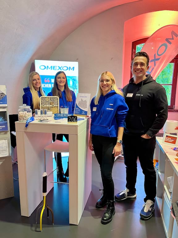 Der Omexom Stand auf dem hierbleiben JOBEVENT